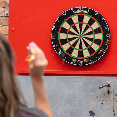 images/bausteine/darts-werfen-als-teamevent-teamchallenge-von-abenteuer-erleben-aus-speyer.jpg#joomlaImage://local-images/bausteine/darts-werfen-als-teamevent-teamchallenge-von-abenteuer-erleben-aus-speyer.jpg?width=400&height=400